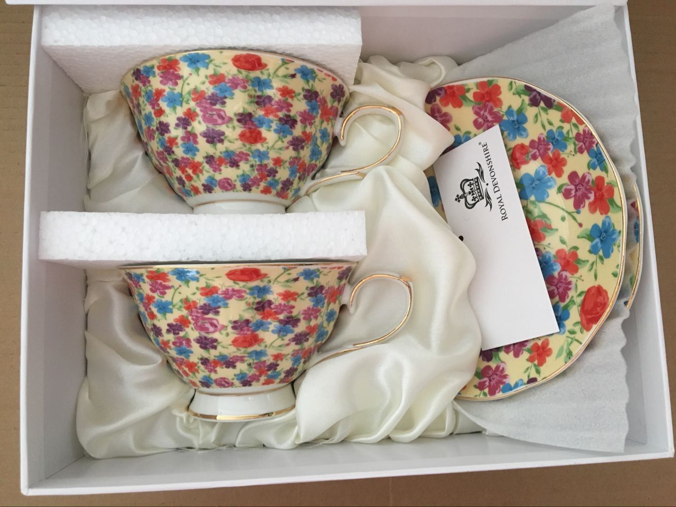 Cream Flower Garden 2 cup & saucer set Cream Flower Garden 2 cup & saucer set